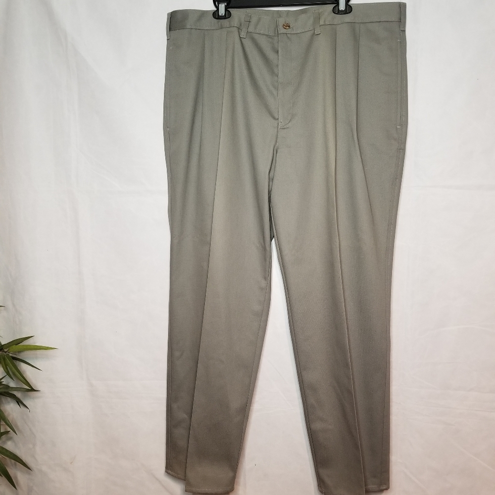 Farah Khakis, Size W42 L30, Pleated Pants
